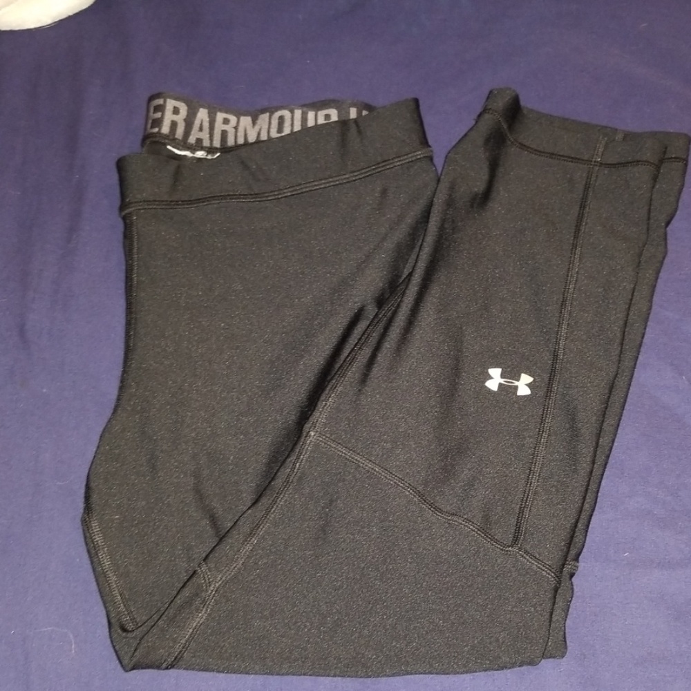 Black capri under armour leggings